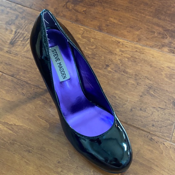 Steve Madden Trinitie Patent Leather Pump - Picture 13 of 14
